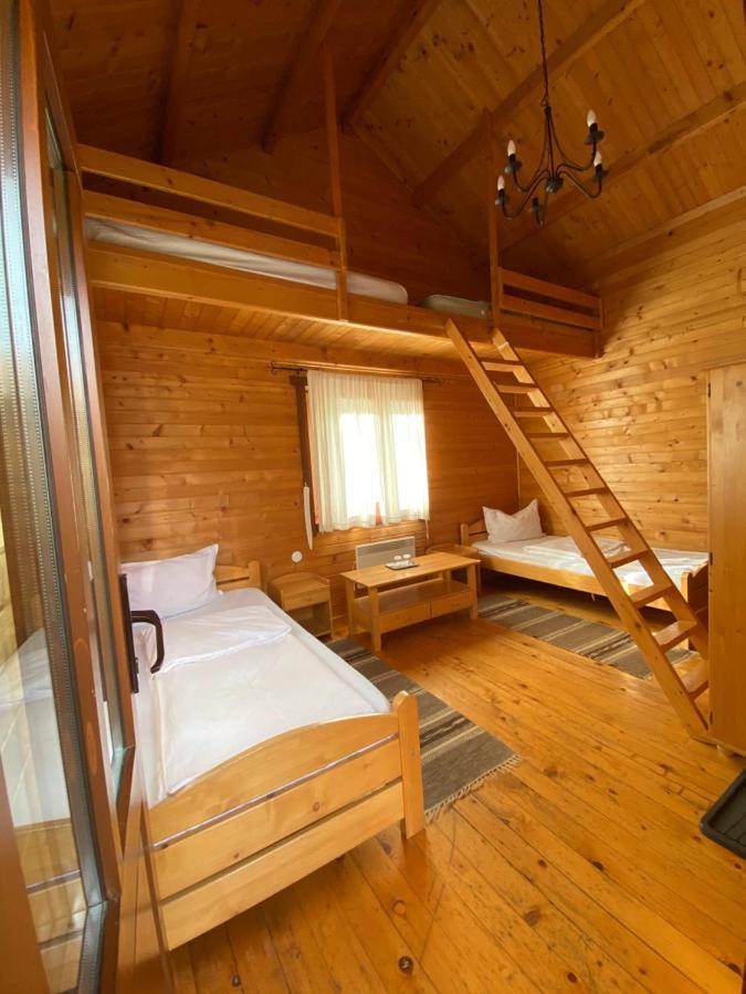 Gyopar Wooden Houses Izvoare  Buitenkant foto
